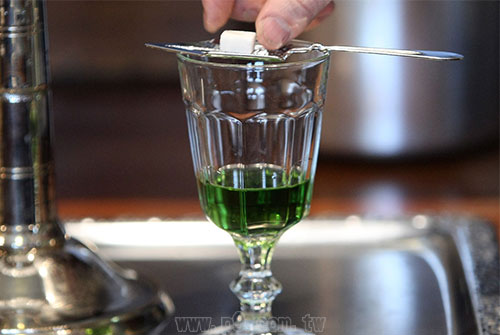 absinthe_0911_2.jpg