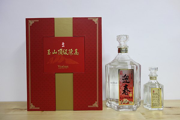 玉山顶级陈高礼盒春节版(台湾菸酒)