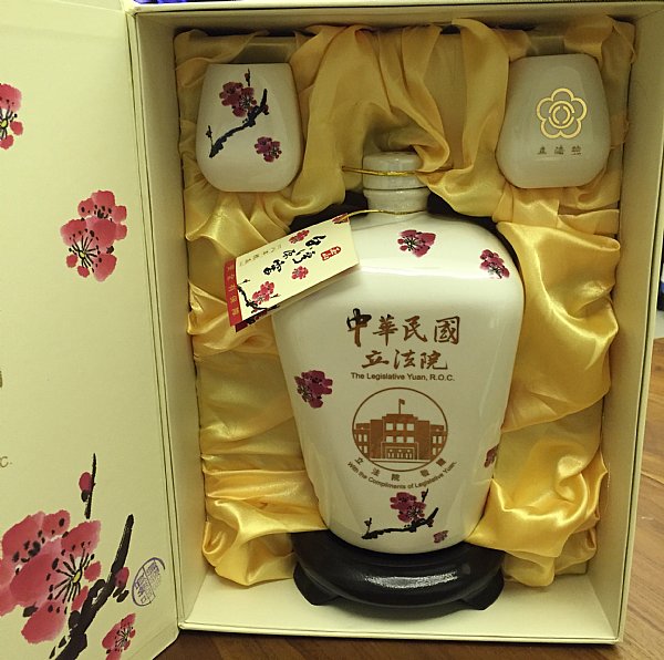 玉山台灣原窖八年陳高（立法院贈酒） :::P9品酒網:::