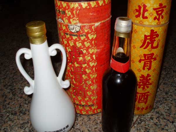 虎骨酒 北京同仁堂 虎骨酒 325ml 65%【P】 – お酒の格安通販 サケヤス