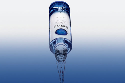 cîroc 伏特加采用snap frost的葡萄酿制: 即葡萄被留在葡萄枝