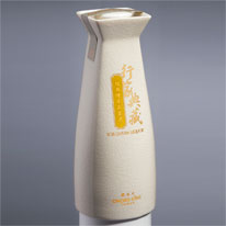 台灣 耀金台 行家典藏經典陳年高粱酒 瓷瓶裝 200ml