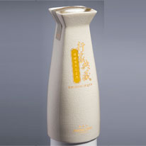 台灣 耀金台 行家典藏精釀陳年高粱酒 瓷瓶裝 200ml