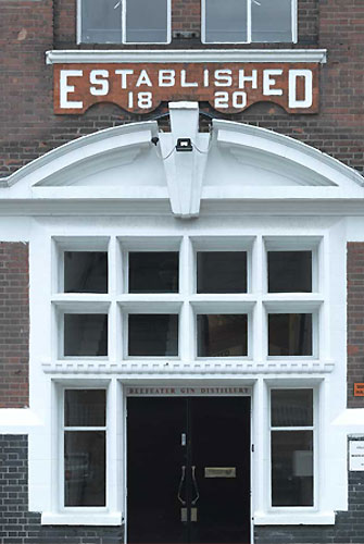 英國英人牌琴酒700ml Www P9 Com Tw 品酒網 各式威士忌 葡萄酒 紅酒 高粱酒 白蘭地 調酒 您買酒 喝酒的最佳夥伴